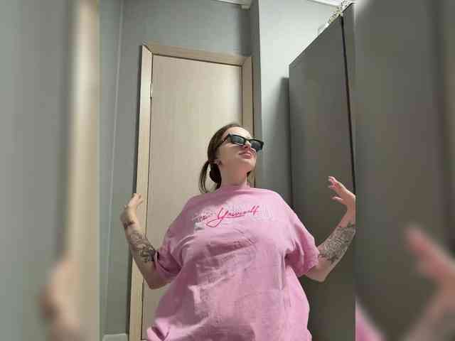 Kira_Beliesss webcam