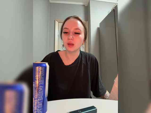 Kira_Beliesss webcam