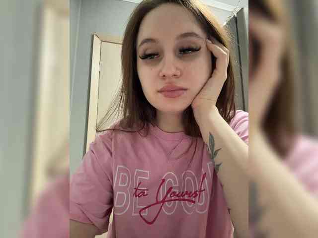 Kira_Beliesss webcam