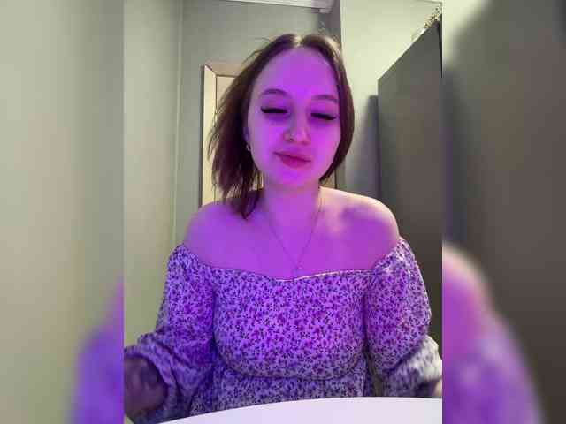 Kira_Beliesss webcam