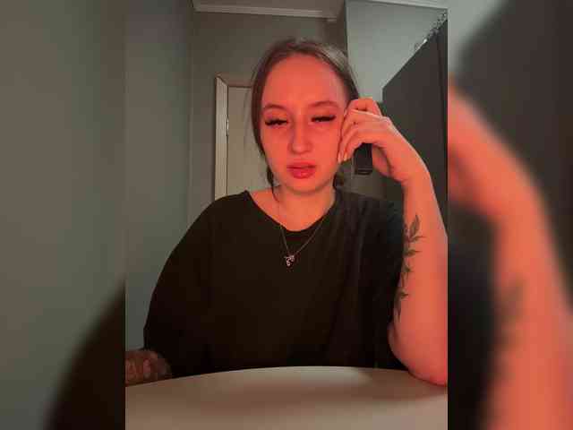 Kira_Beliesss webcam