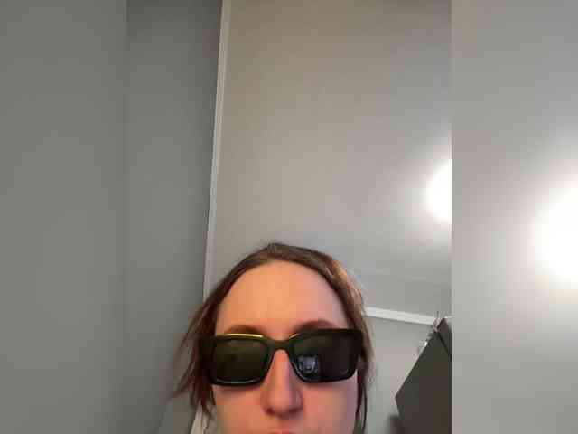 Kira_Beliesss webcam