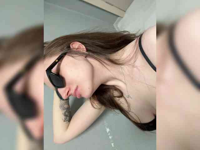 Kira_Beliesss webcam