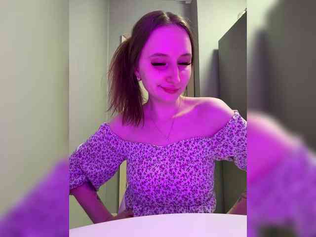 Kira_Beliesss webcam