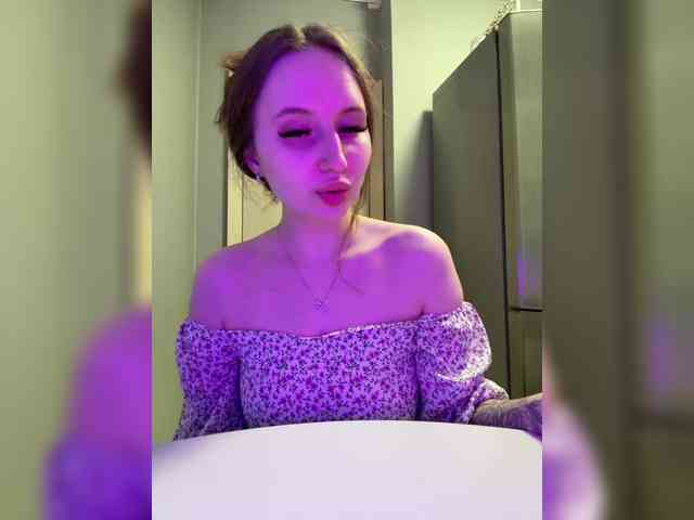 Kira_Beliesss webcam