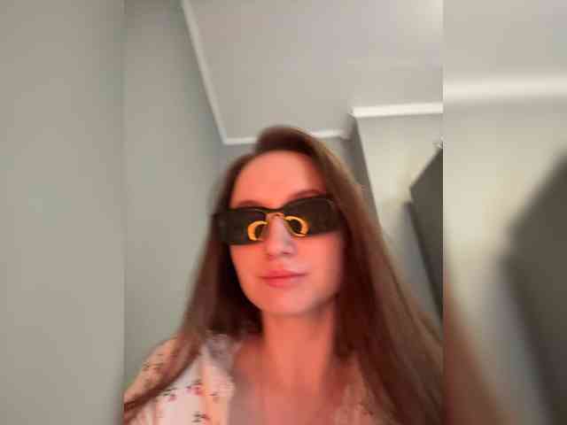 Kira_Beliesss webcam