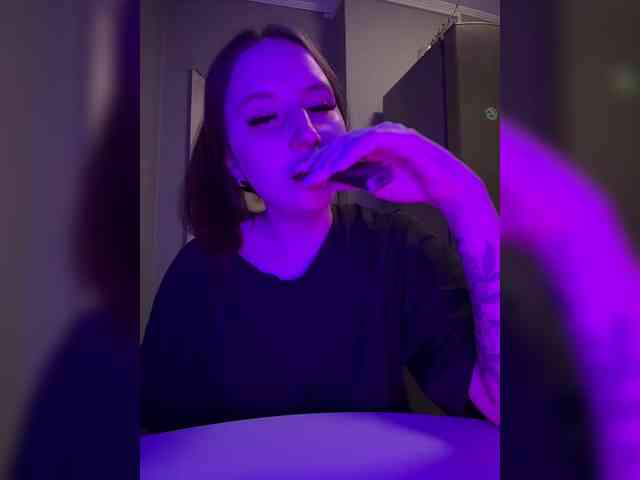 Kira_Beliesss webcam