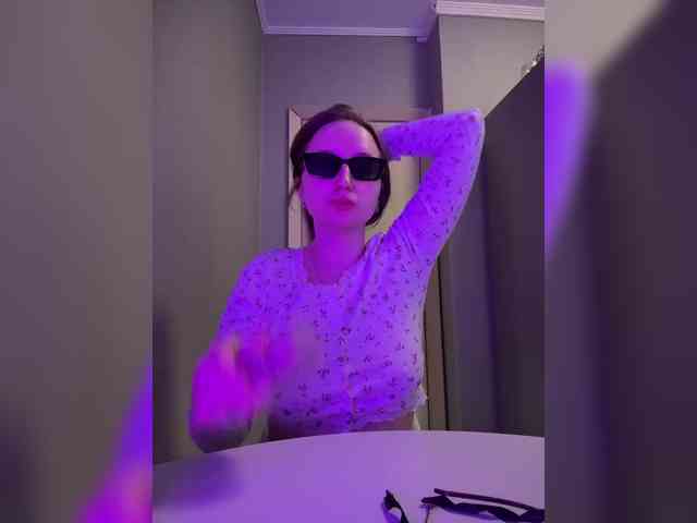 Kira_Beliesss webcam