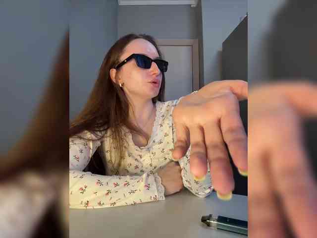 Kira_Beliesss webcam