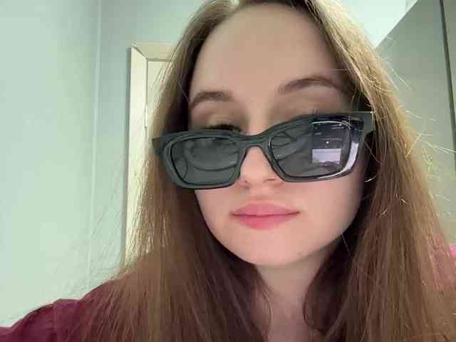 Kira_Beliesss webcam