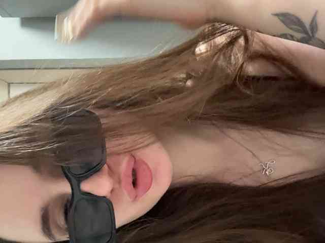 Kira_Beliesss webcam