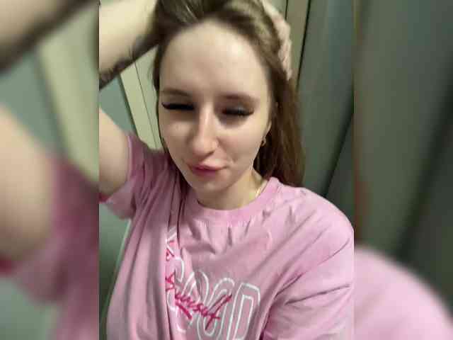 Kira_Beliesss webcam