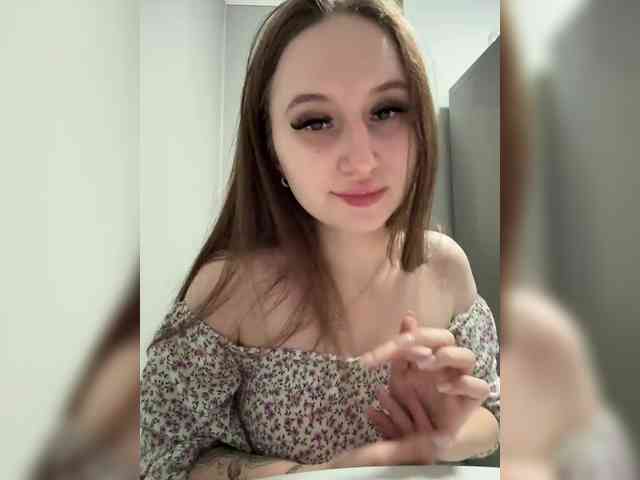 Kira_Beliesss webcam