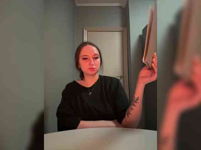 Kira_Beliesss webcam