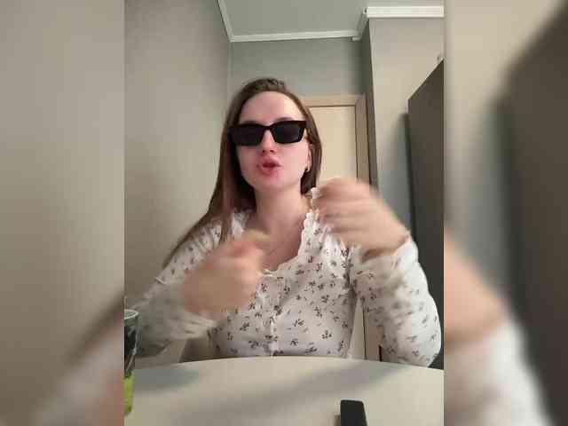 Kira_Beliesss webcam