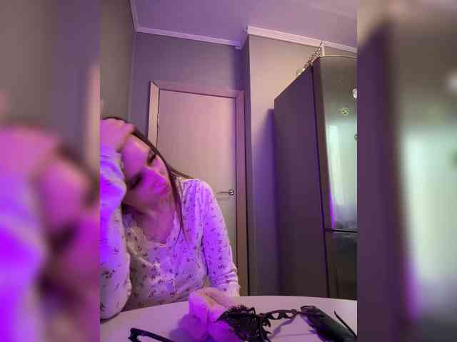 Kira_Beliesss webcam