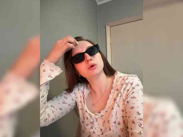 Kira_Beliesss webcam