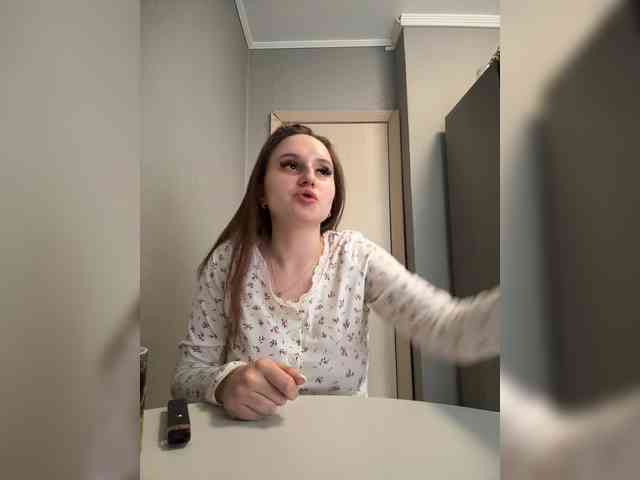 Kira_Beliesss webcam