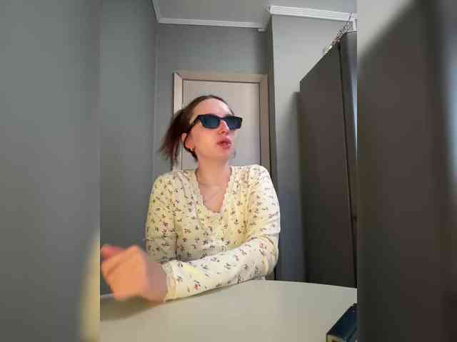 Kira_Beliesss webcam