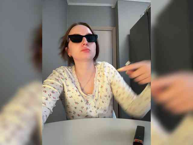 Kira_Beliesss webcam