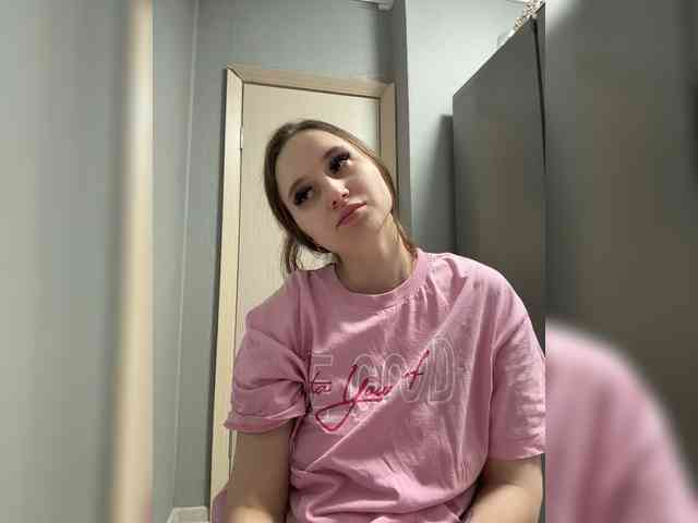 Kira_Beliesss webcam