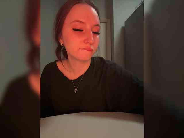 Kira_Beliesss webcam