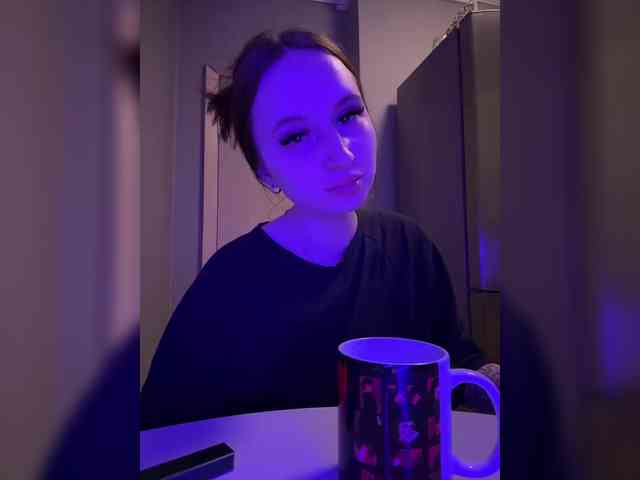 Kira_Beliesss webcam