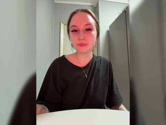 Kira_Beliesss webcam