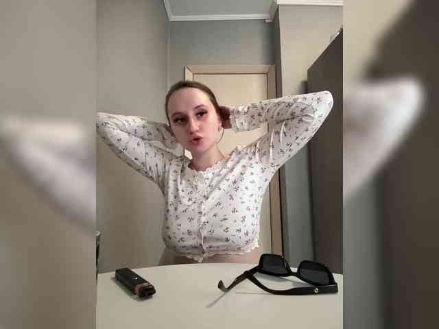 Kira_Beliesss webcam