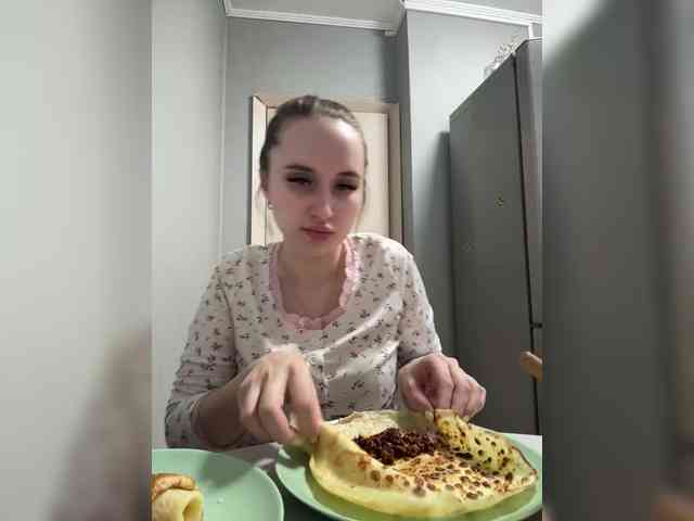 Kira_Beliesss webcam