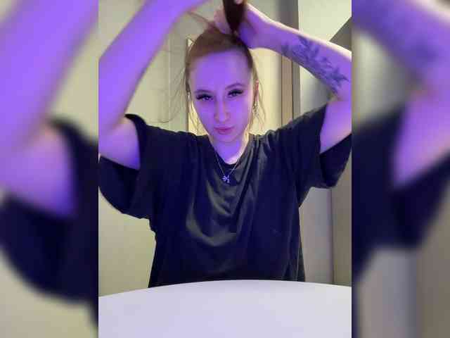 Kira_Beliesss webcam