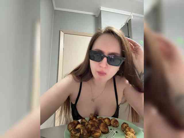 Kira_Beliesss webcam