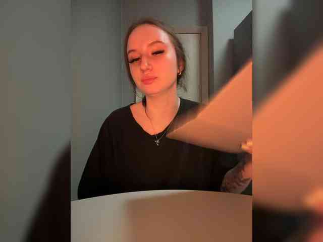 Kira_Beliesss webcam