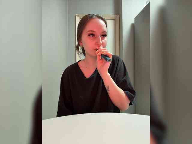 Kira_Beliesss webcam