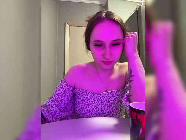 Kira_Beliesss webcam