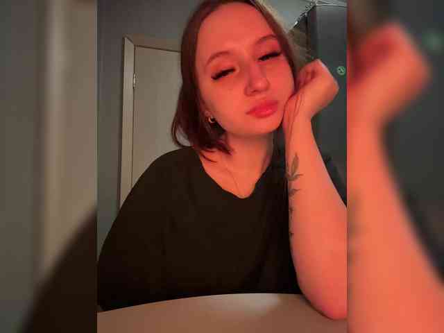 Kira_Beliesss webcam