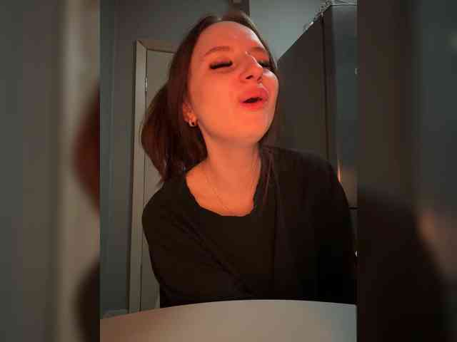 Kira_Beliesss webcam