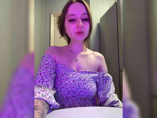 Kira_Beliesss webcam