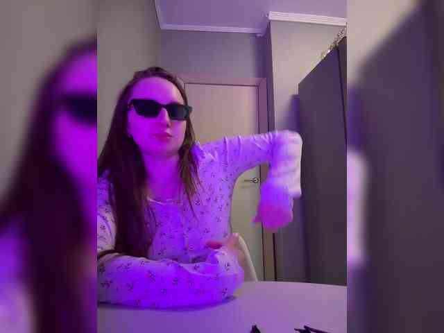 Kira_Beliesss webcam