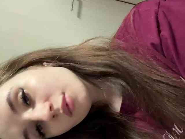 Kira_Beliesss webcam