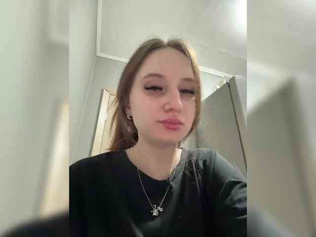 Kira_Beliesss webcam