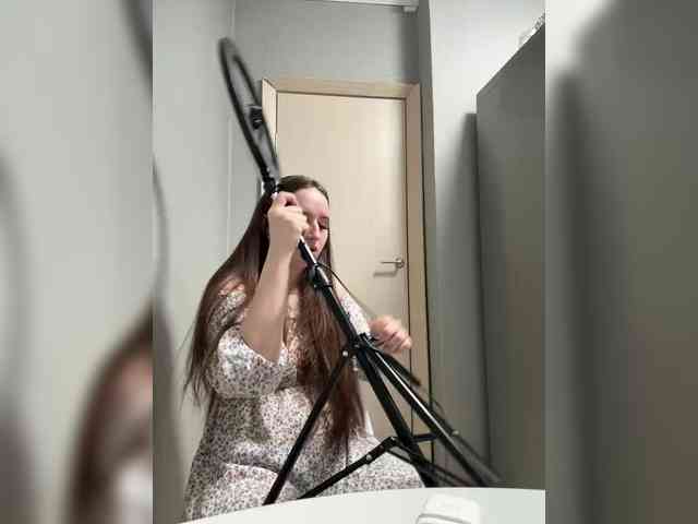 Kira_Beliesss webcam