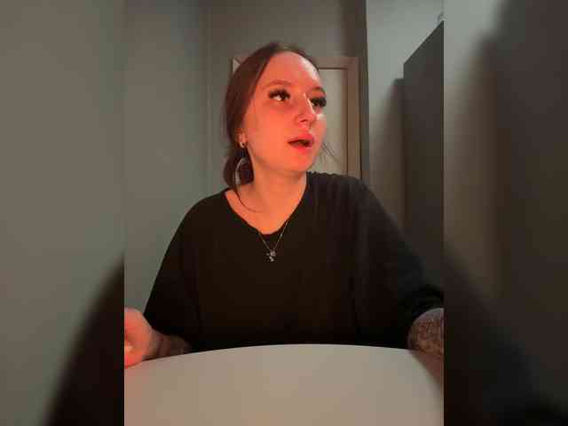 Kira_Beliesss webcam