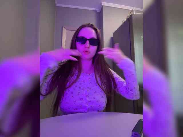 Kira_Beliesss webcam