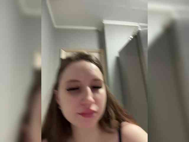 Kira_Beliesss webcam