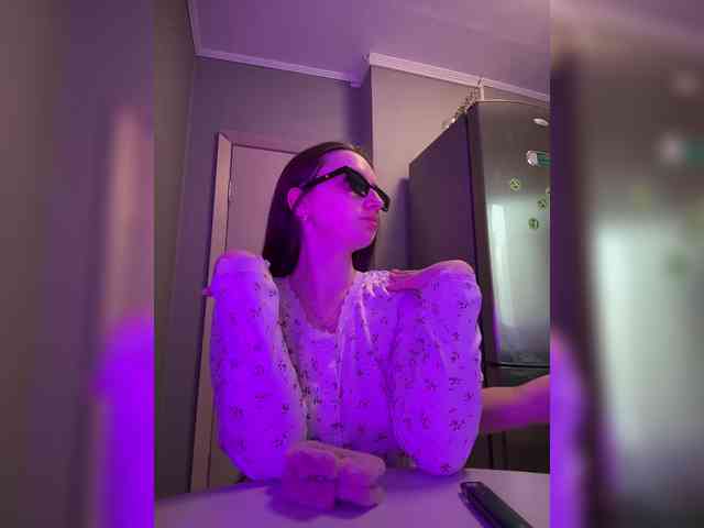 Kira_Beliesss webcam