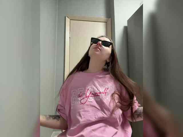 Kira_Beliesss webcam