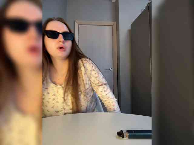 Kira_Beliesss webcam