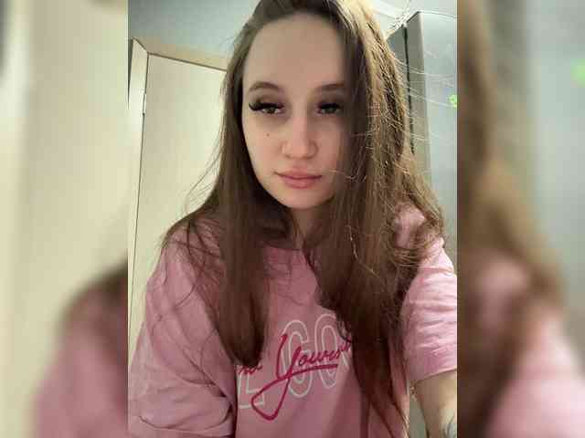 Kira_Beliesss webcam