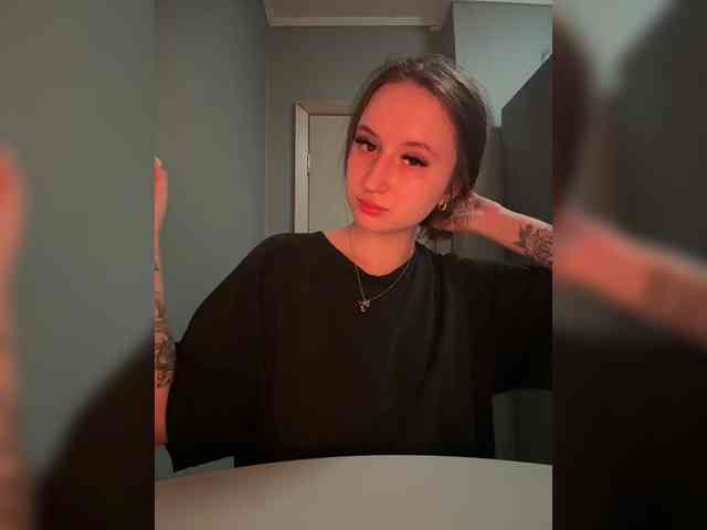 Kira_Beliesss webcam